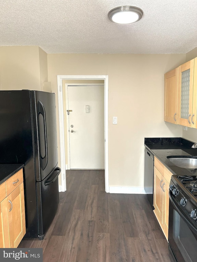 kitchen with light brown cabinetry, sink, dark wood-type flooring, a textured ceiling, and black appliances