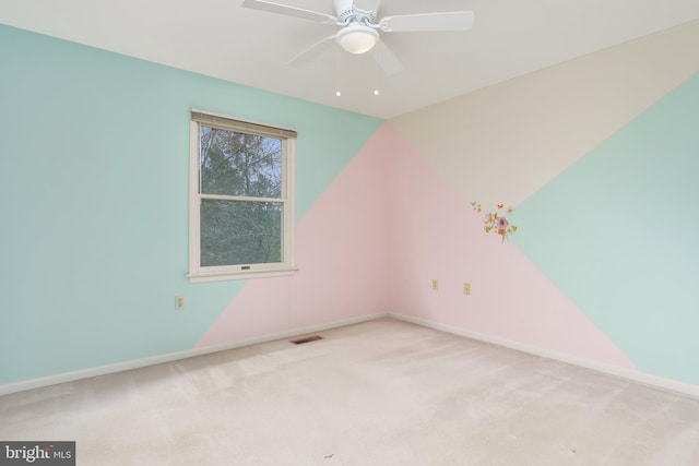 carpeted spare room with vaulted ceiling and ceiling fan