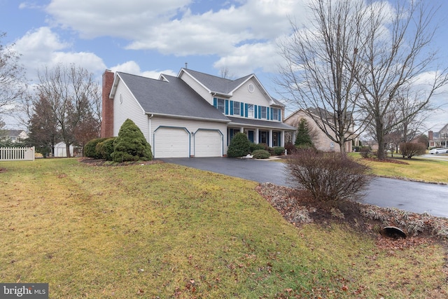 view of front facade featuring a garage and a front yard