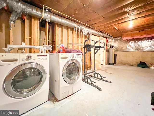 washroom featuring washer and clothes dryer