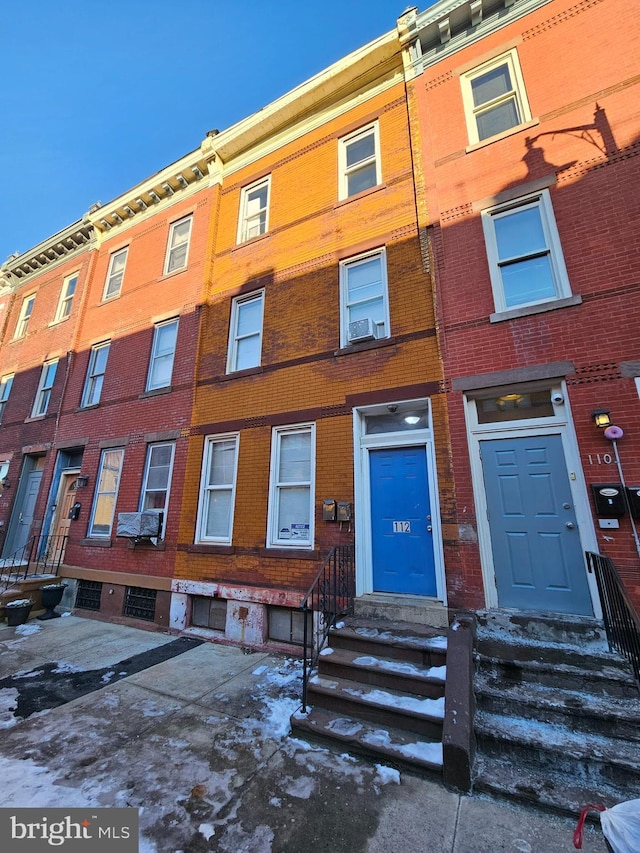 view of front facade featuring entry steps