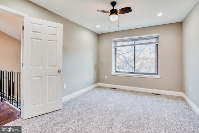 carpeted empty room featuring ceiling fan