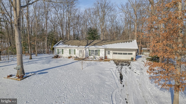 view of front of property featuring a garage