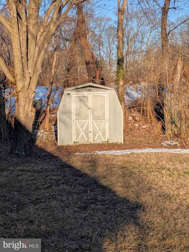 view of outbuilding