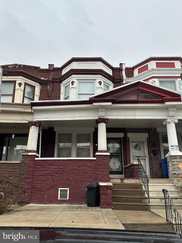 view of front of home featuring a porch