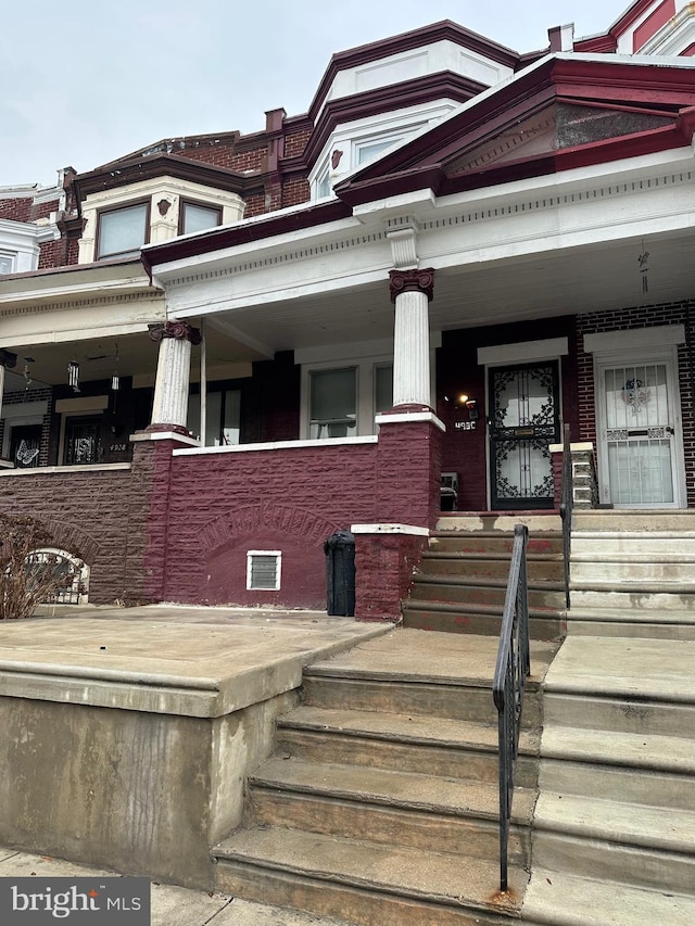 view of front of property with a porch