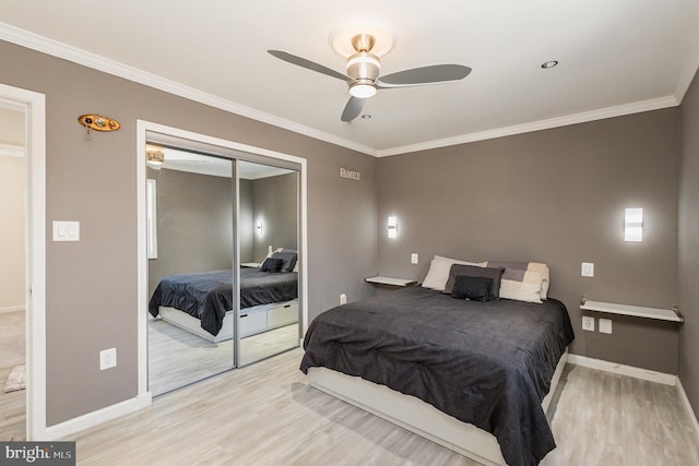 bedroom with a closet, ceiling fan, crown molding, and light wood-type flooring