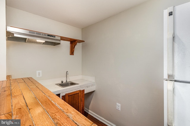 kitchen featuring sink