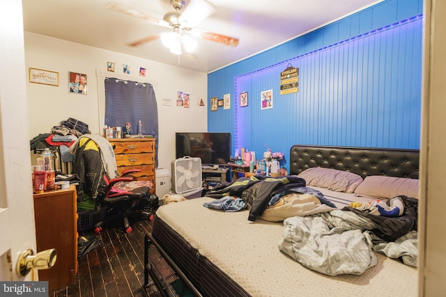 bedroom featuring ceiling fan