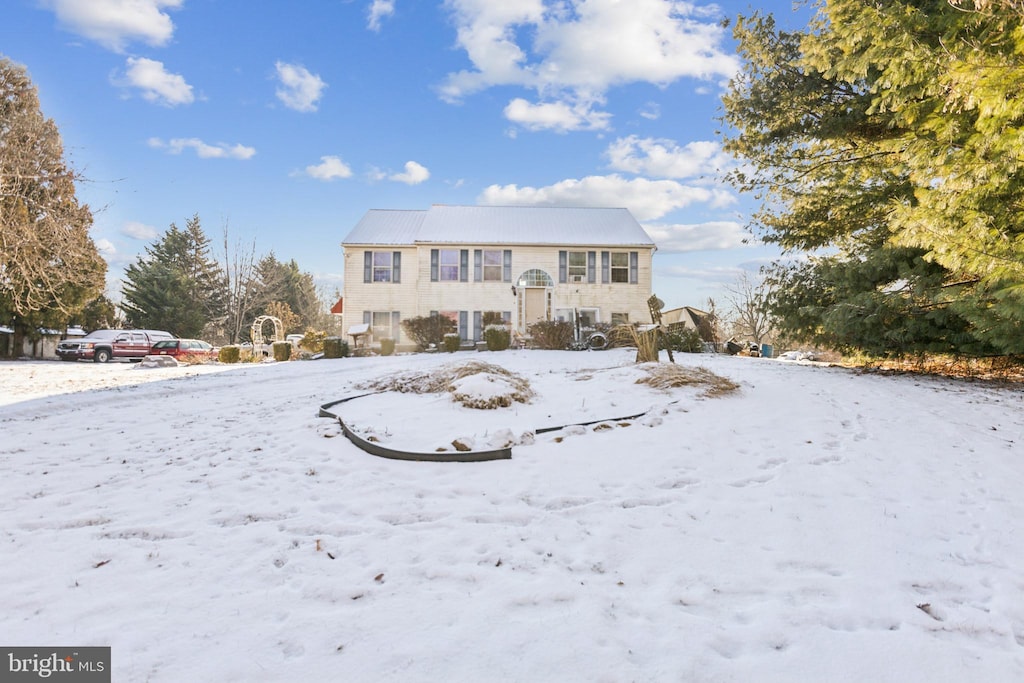 view of front of property