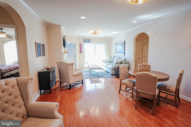 dining room featuring ceiling fan, ornamental molding, and light hardwood / wood-style flooring