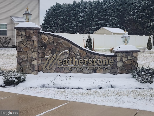 view of community / neighborhood sign