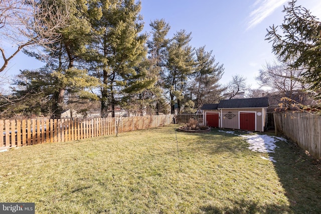 view of yard with a storage shed