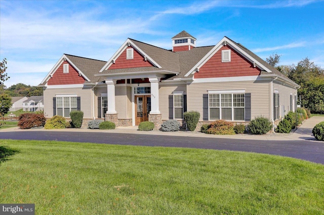 craftsman inspired home with a front yard