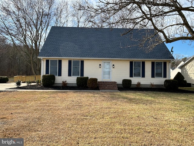 view of front of property featuring a front yard