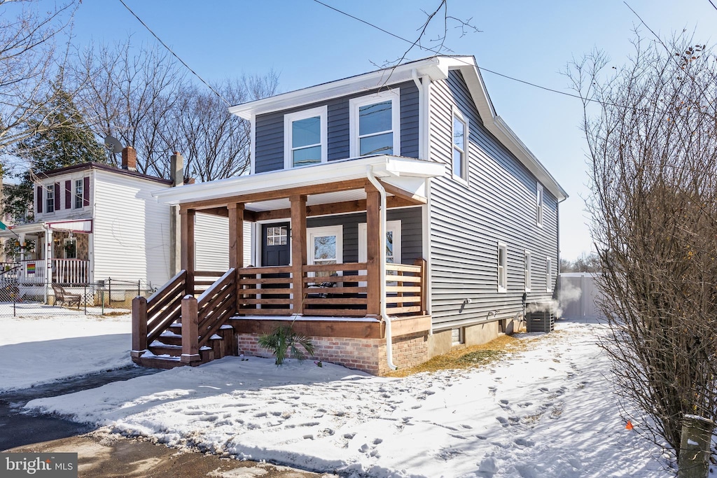 view of front of property featuring covered porch