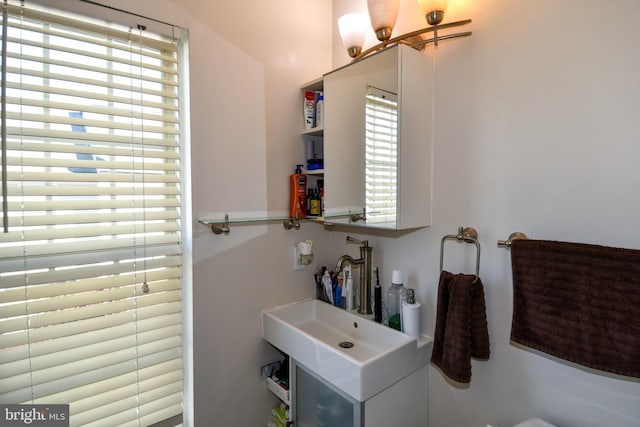 bathroom featuring sink