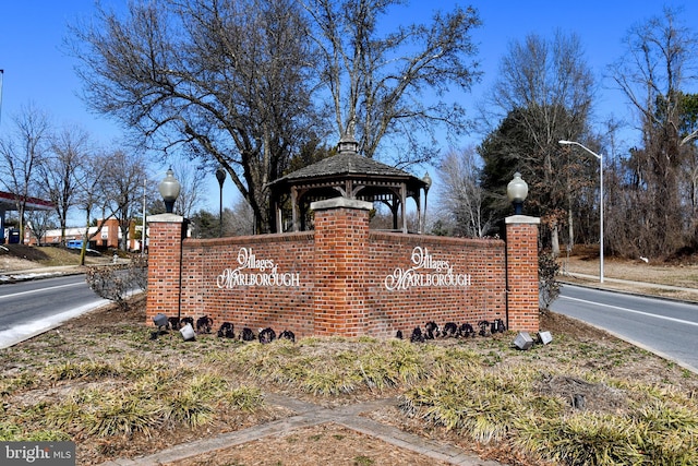 view of community / neighborhood sign