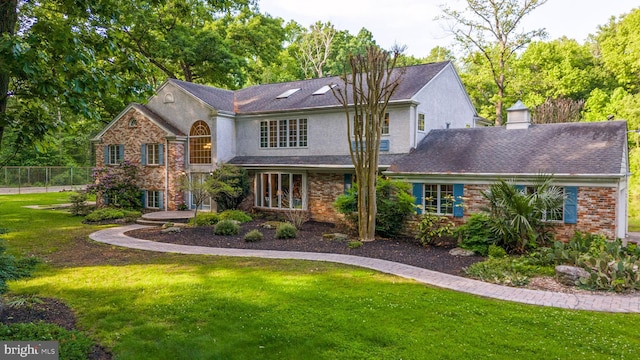 view of front of house featuring a front yard