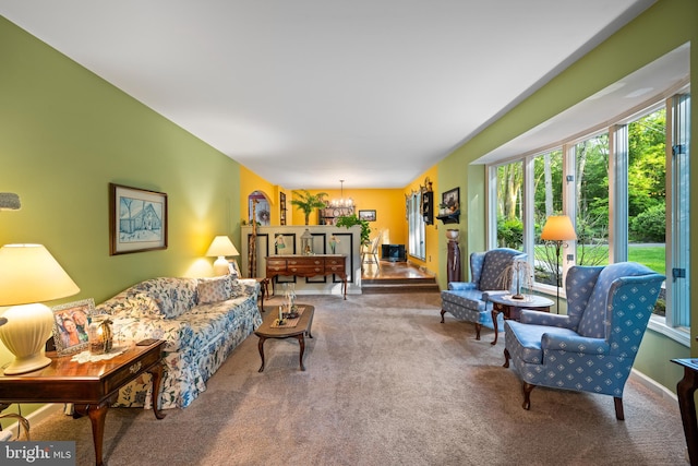 living room featuring an inviting chandelier and carpet