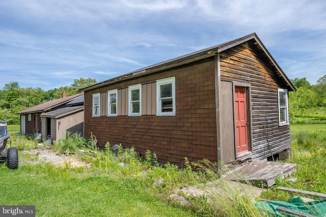 view of outbuilding