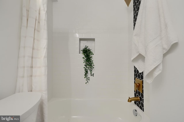 bathroom featuring shower / tub combo with curtain