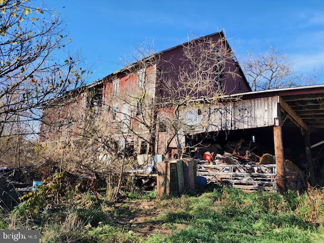 view of home's exterior featuring an outdoor structure