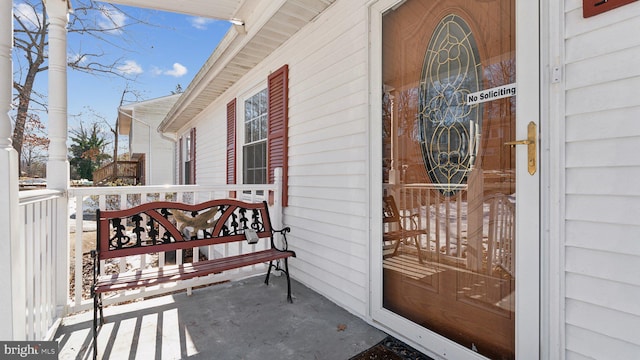 property entrance featuring a porch