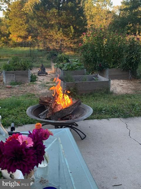 view of yard with a fire pit