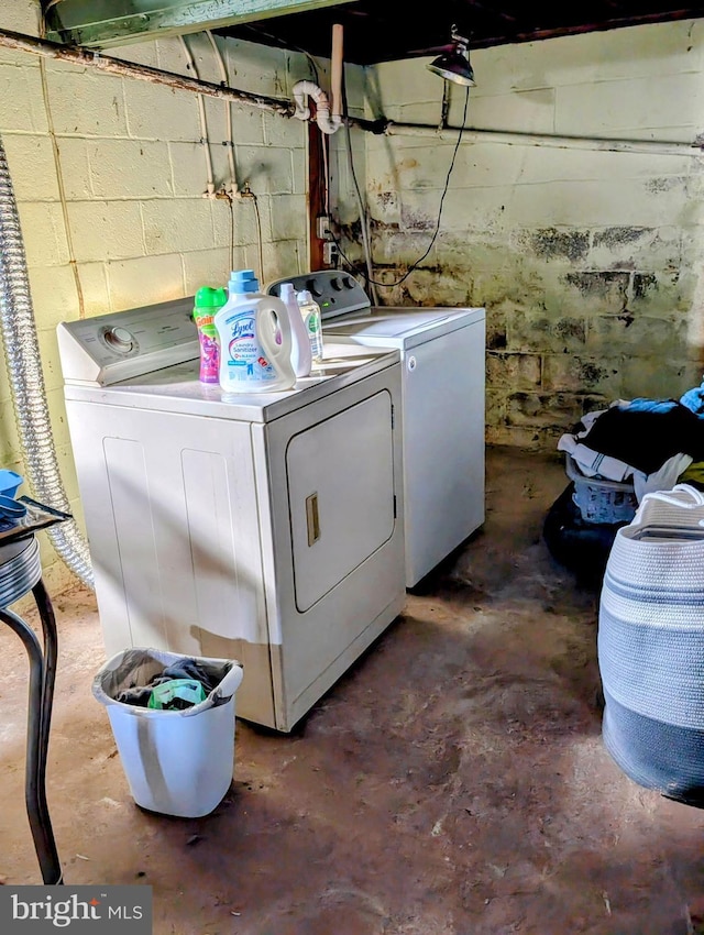 laundry room featuring washer and dryer