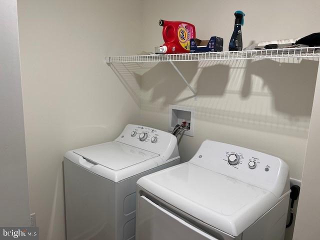 washroom featuring washer and clothes dryer