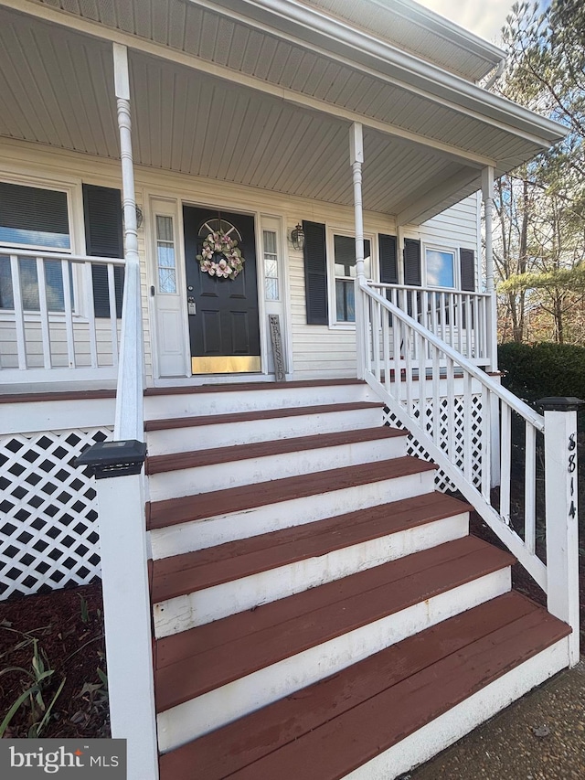 entrance to property featuring a porch