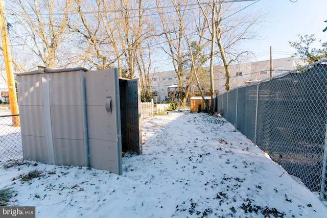 view of yard layered in snow