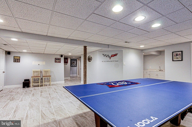 recreation room with visible vents, baseboards, a drop ceiling, recessed lighting, and a sink