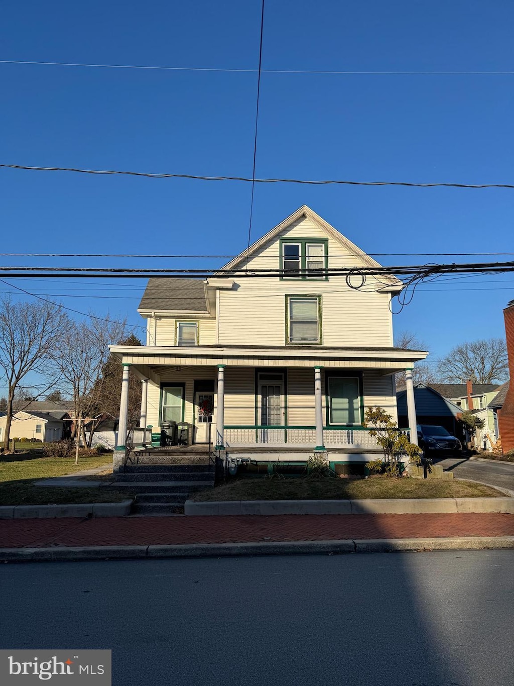 view of front of home featuring a porch