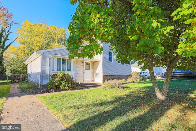 view of front of home with a front lawn