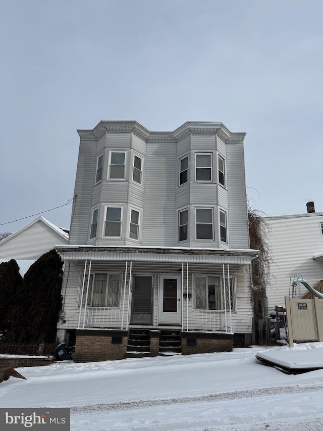 view of front of house featuring covered porch