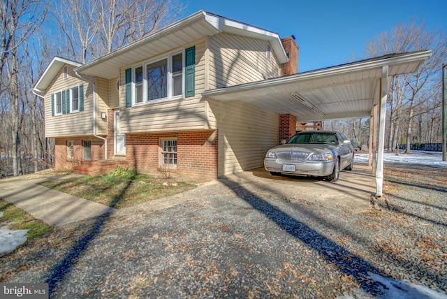 view of front facade featuring a carport