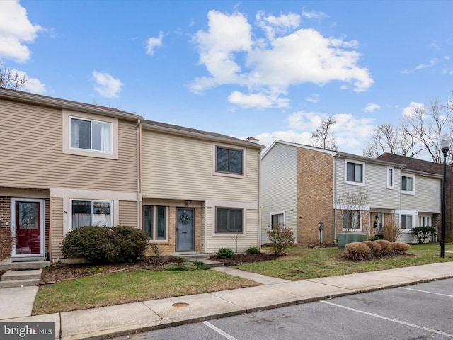 multi unit property featuring central AC and a front yard