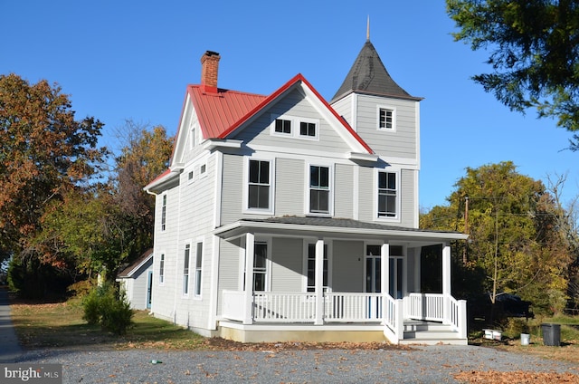 view of front of property featuring covered porch