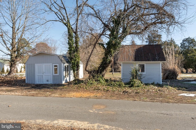 exterior space featuring a storage shed