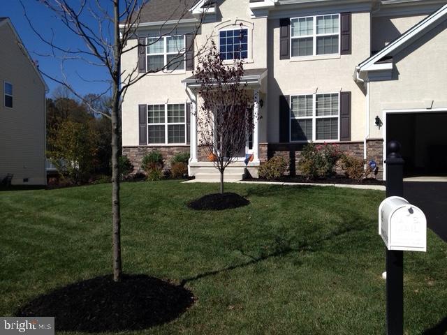 view of front of property with a front lawn