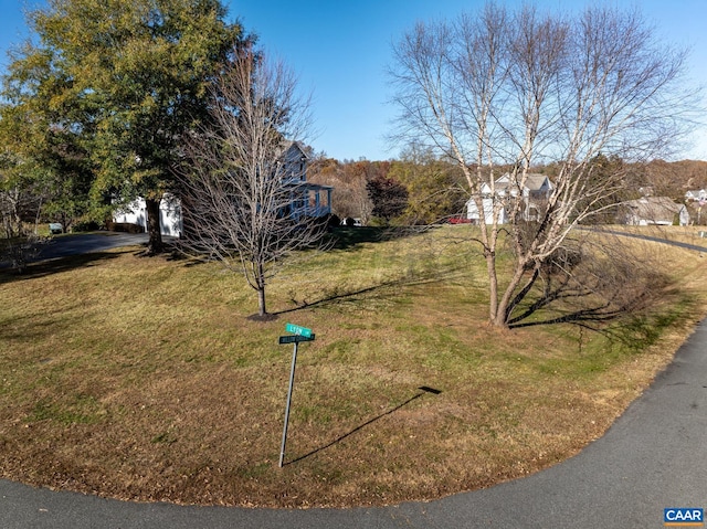 view of front of home featuring a front yard