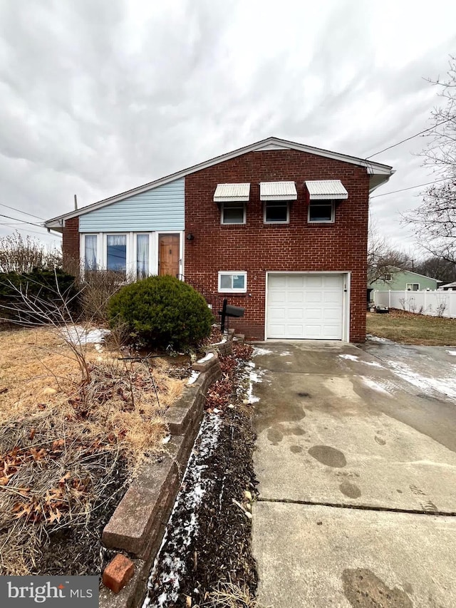 view of front facade with a garage