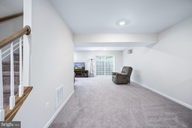 sitting room with carpet floors