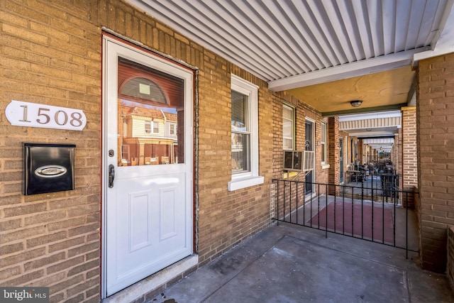 entrance to property featuring covered porch