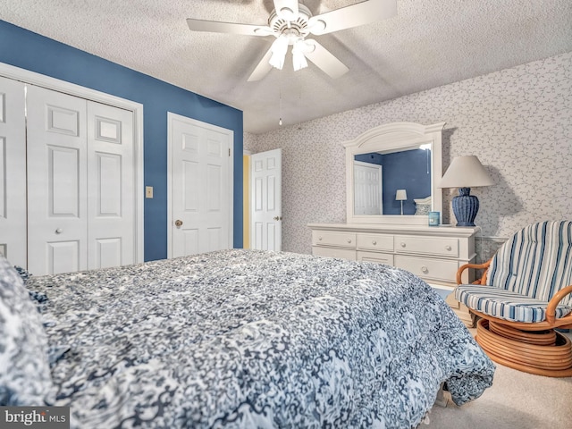 bedroom with a textured ceiling, ceiling fan, and a closet