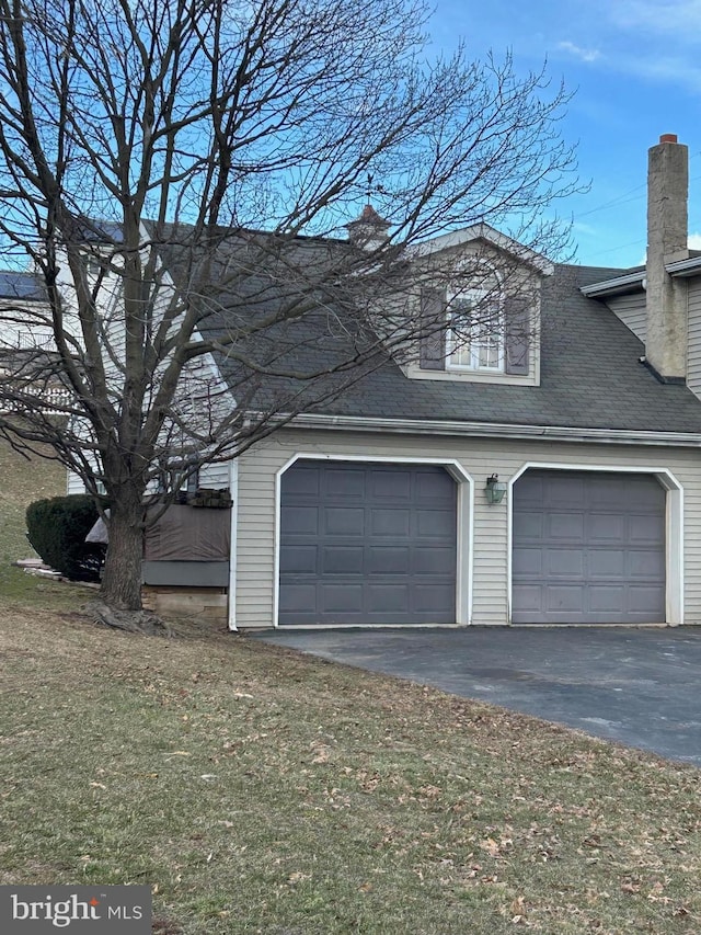 garage featuring a lawn