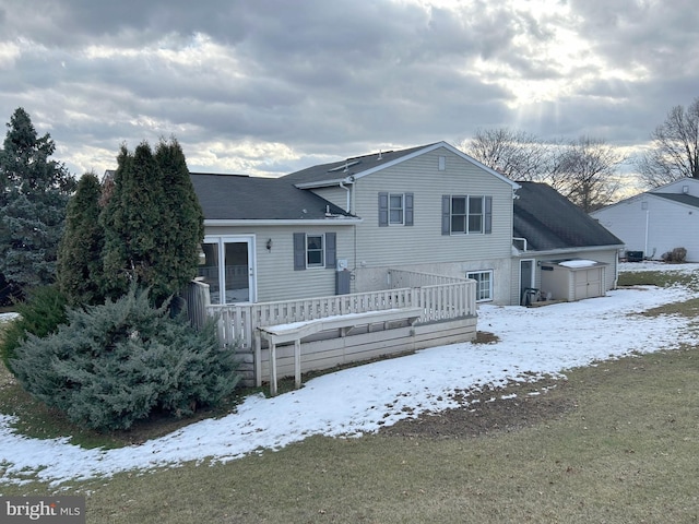 view of front of home featuring a deck