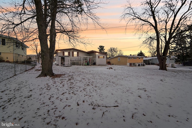 view of yard at dusk